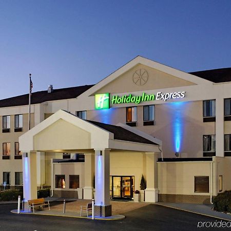 Holiday Inn Express Metropolis By Ihg Exteriör bild