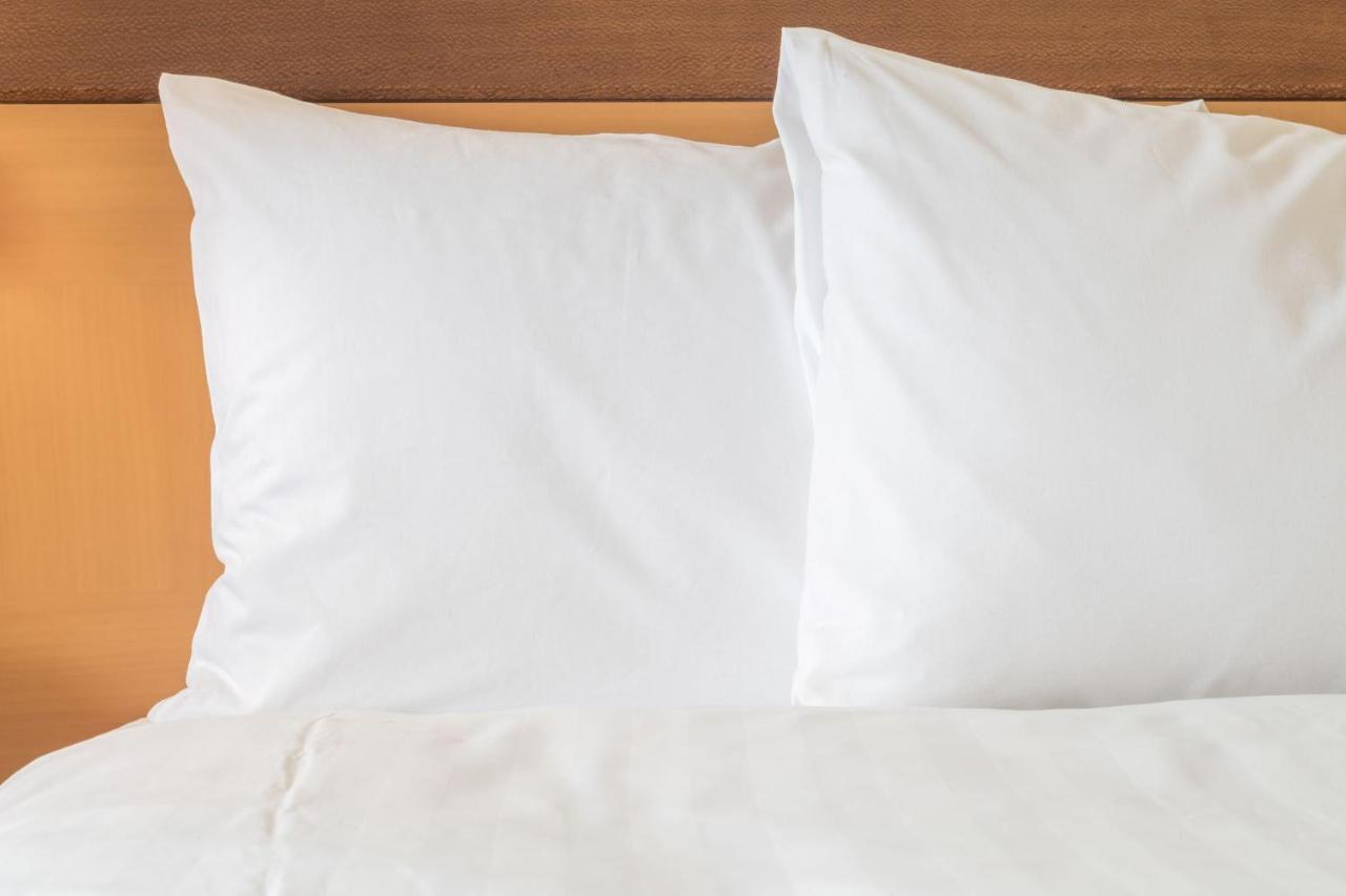 Holiday Inn Express Metropolis By Ihg Exteriör bild