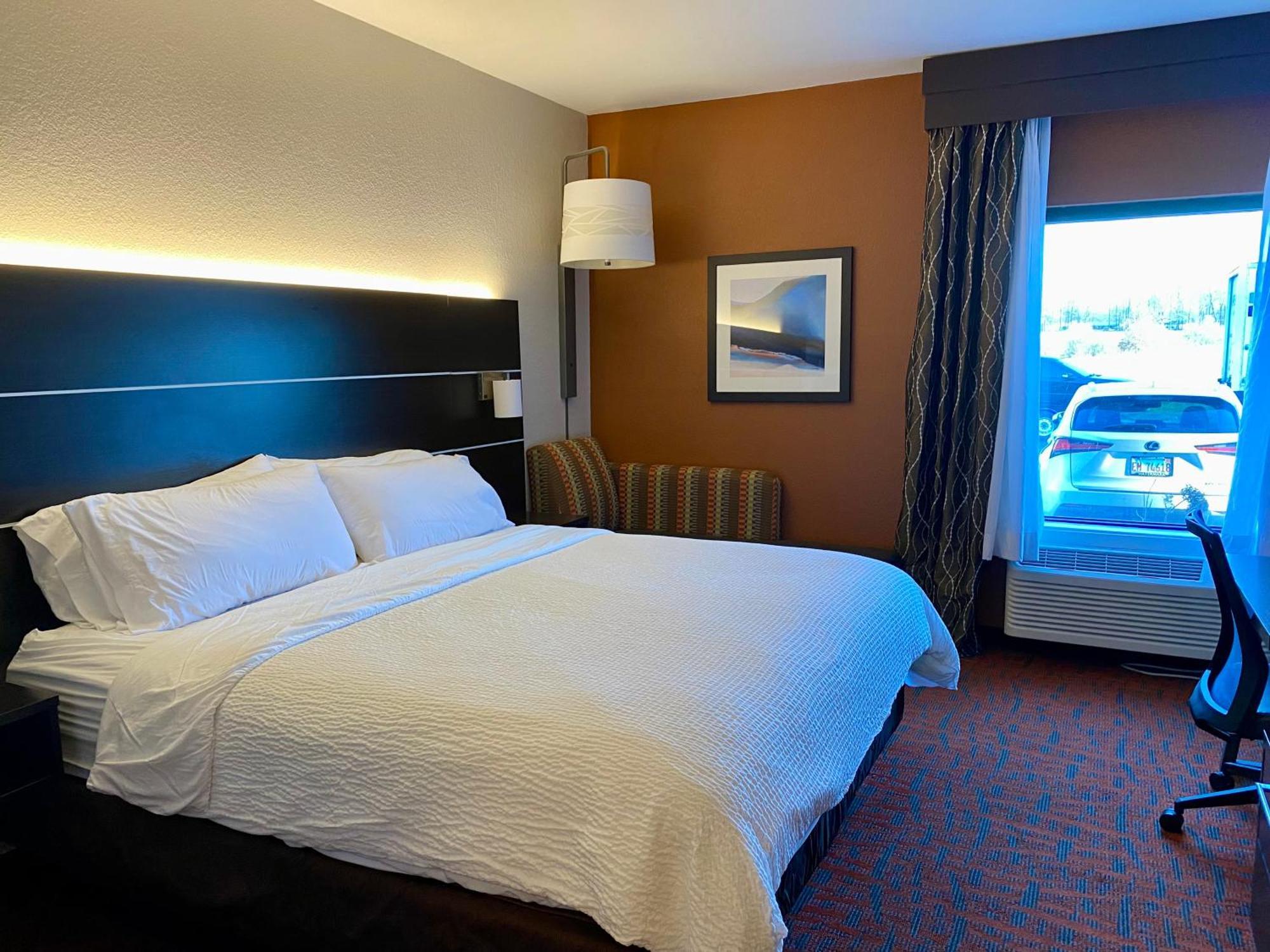 Holiday Inn Express Metropolis By Ihg Exteriör bild