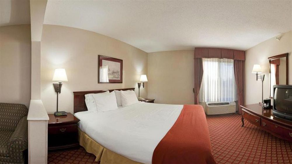 Holiday Inn Express Metropolis By Ihg Exteriör bild