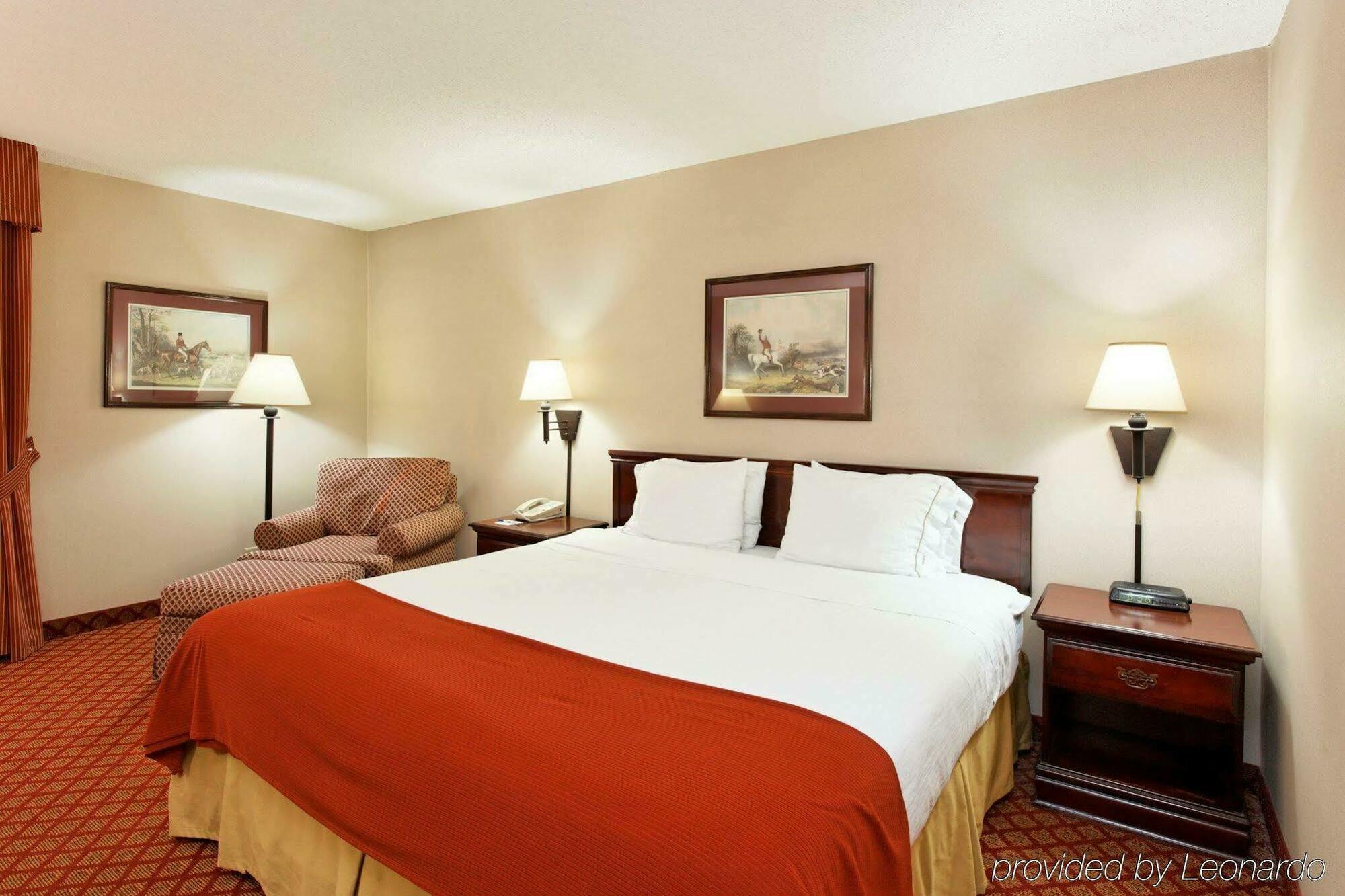 Holiday Inn Express Metropolis By Ihg Exteriör bild