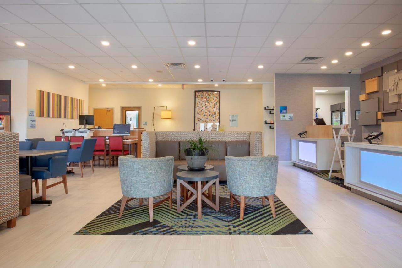 Holiday Inn Express Metropolis By Ihg Exteriör bild