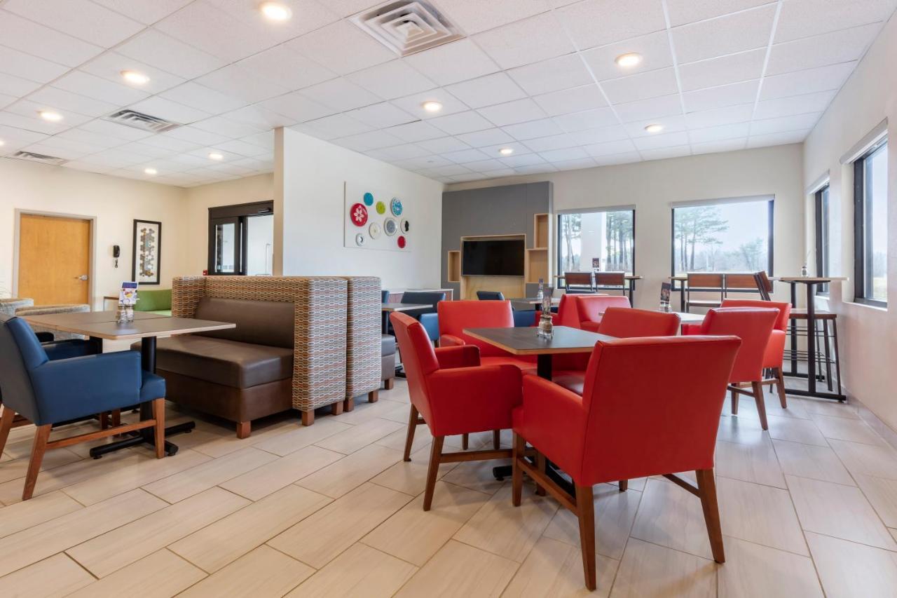 Holiday Inn Express Metropolis By Ihg Exteriör bild