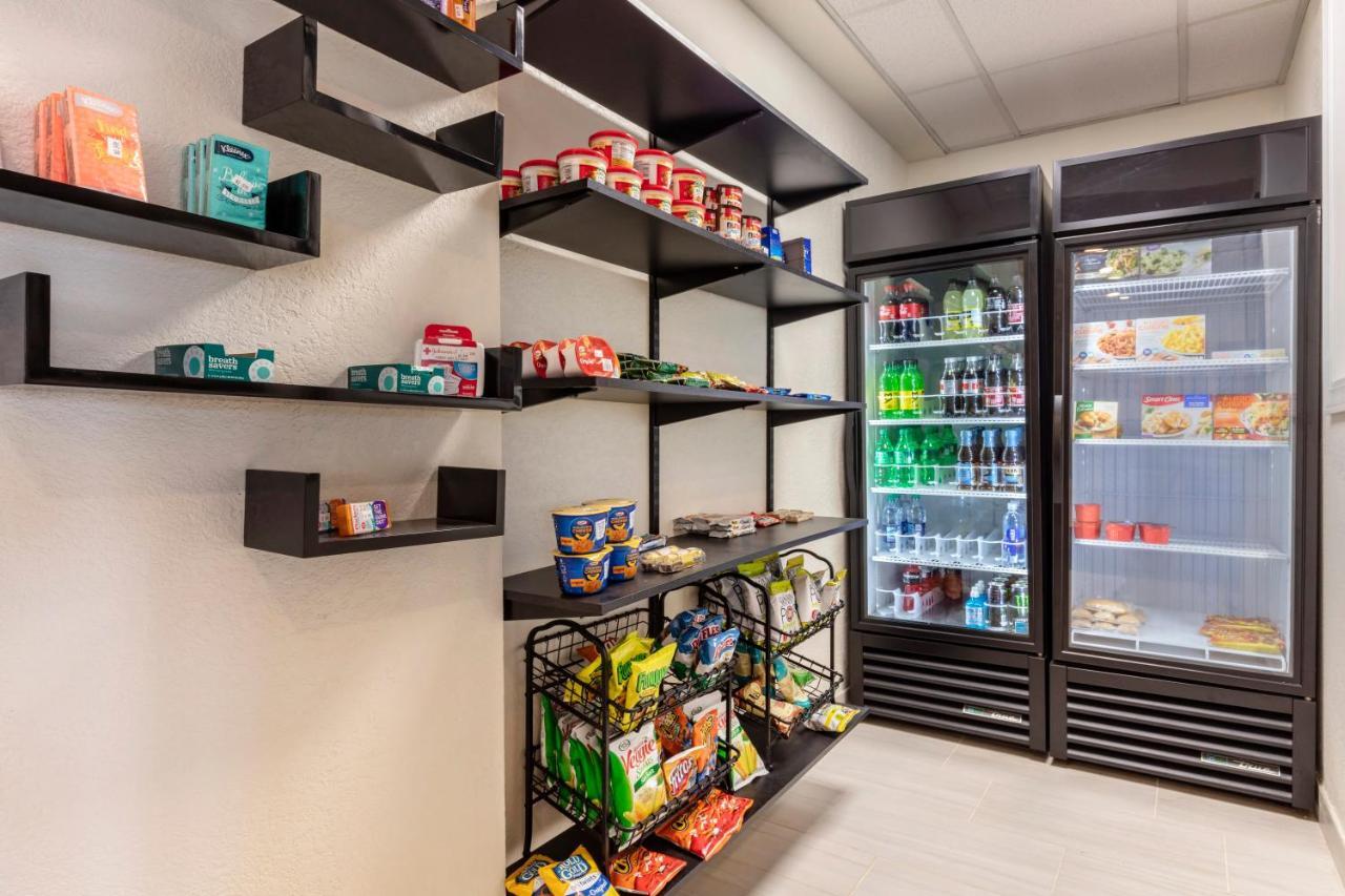 Holiday Inn Express Metropolis By Ihg Exteriör bild